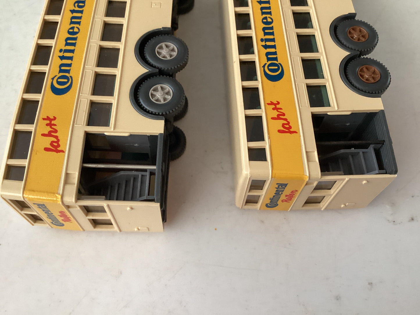 (Copy) 2 X WIKING 1.87 Scale (HO/OO Gauge) PLASTIC MERCEDES BERLIN DOUBLE DECKER BUS