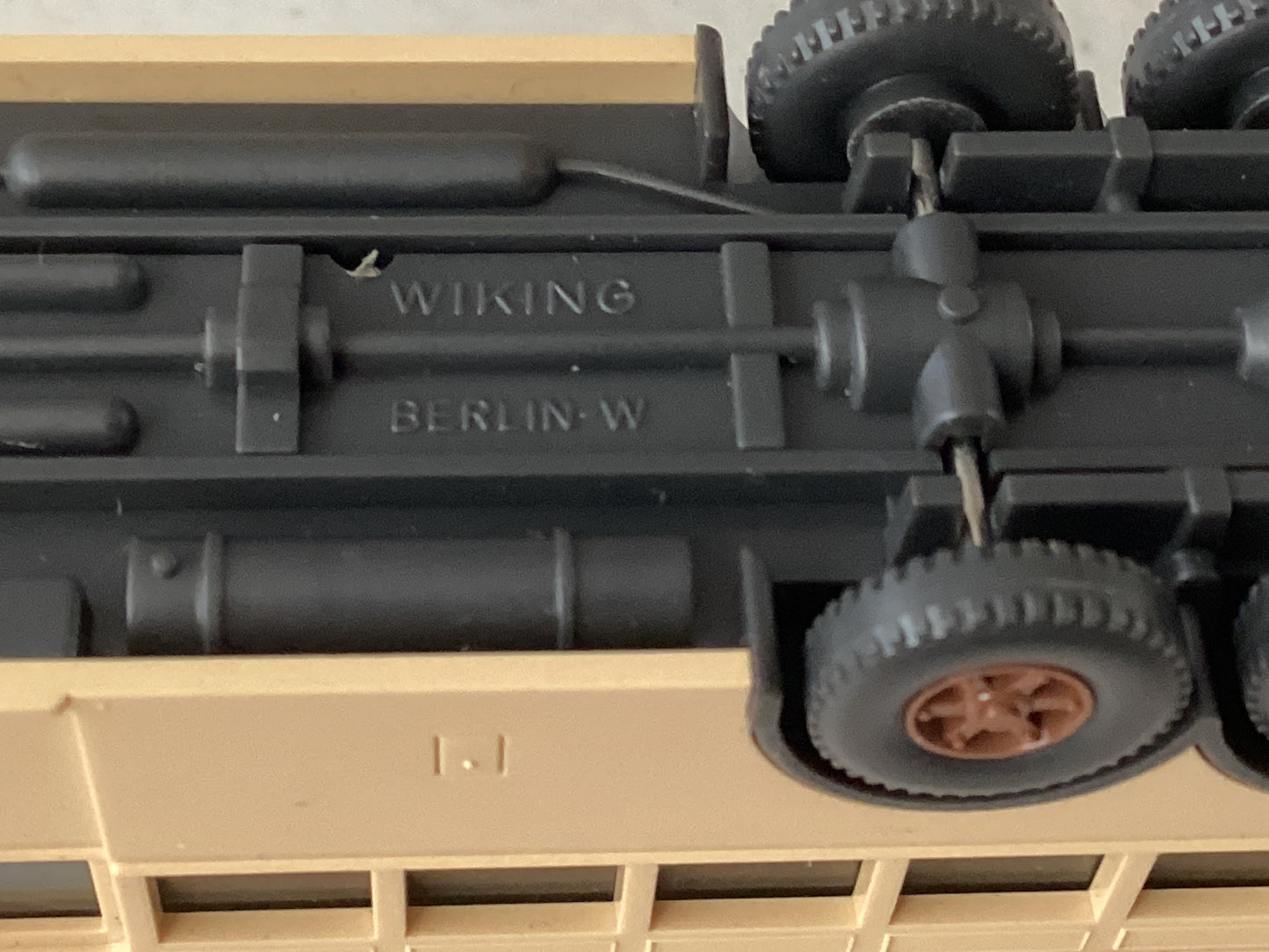 (Copy) 2 X WIKING 1.87 Scale (HO/OO Gauge) PLASTIC MERCEDES BERLIN DOUBLE DECKER BUS