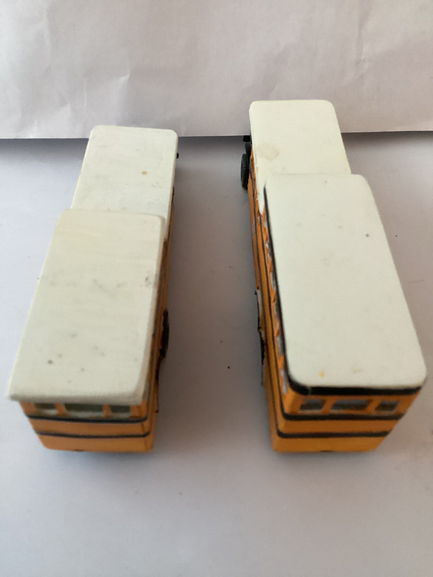 P2 X PLASTIC.KIT BUILT 1,87 SCALE (HO/OO Gauge) PLASTIC DOUBLE DECKER BUS