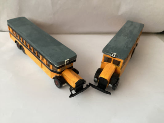 P2 X PLASTIC.KIT BUILT 1,87 SCALE  (HO/OO Gauge) PLASTIC DOUBLE DECKER BUS