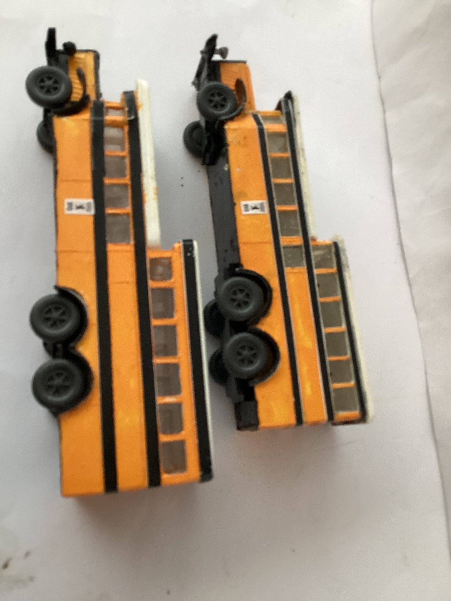 P2 X PLASTIC.KIT BUILT 1,87 SCALE (HO/OO Gauge) PLASTIC DOUBLE DECKER BUS
