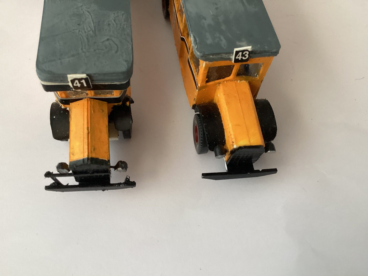 P2 X PLASTIC.KIT BUILT 1,87 SCALE (HO/OO Gauge) PLASTIC DOUBLE DECKER BUS