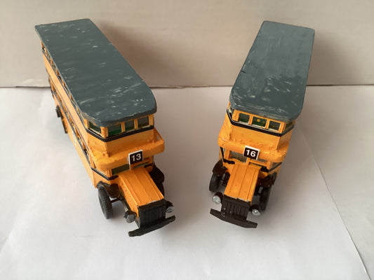 2 X PLASTIC.KIT BUILT 1,87 SCALE  (HO/OO Gauge) PLASTIC DOUBLE DECKER BUS