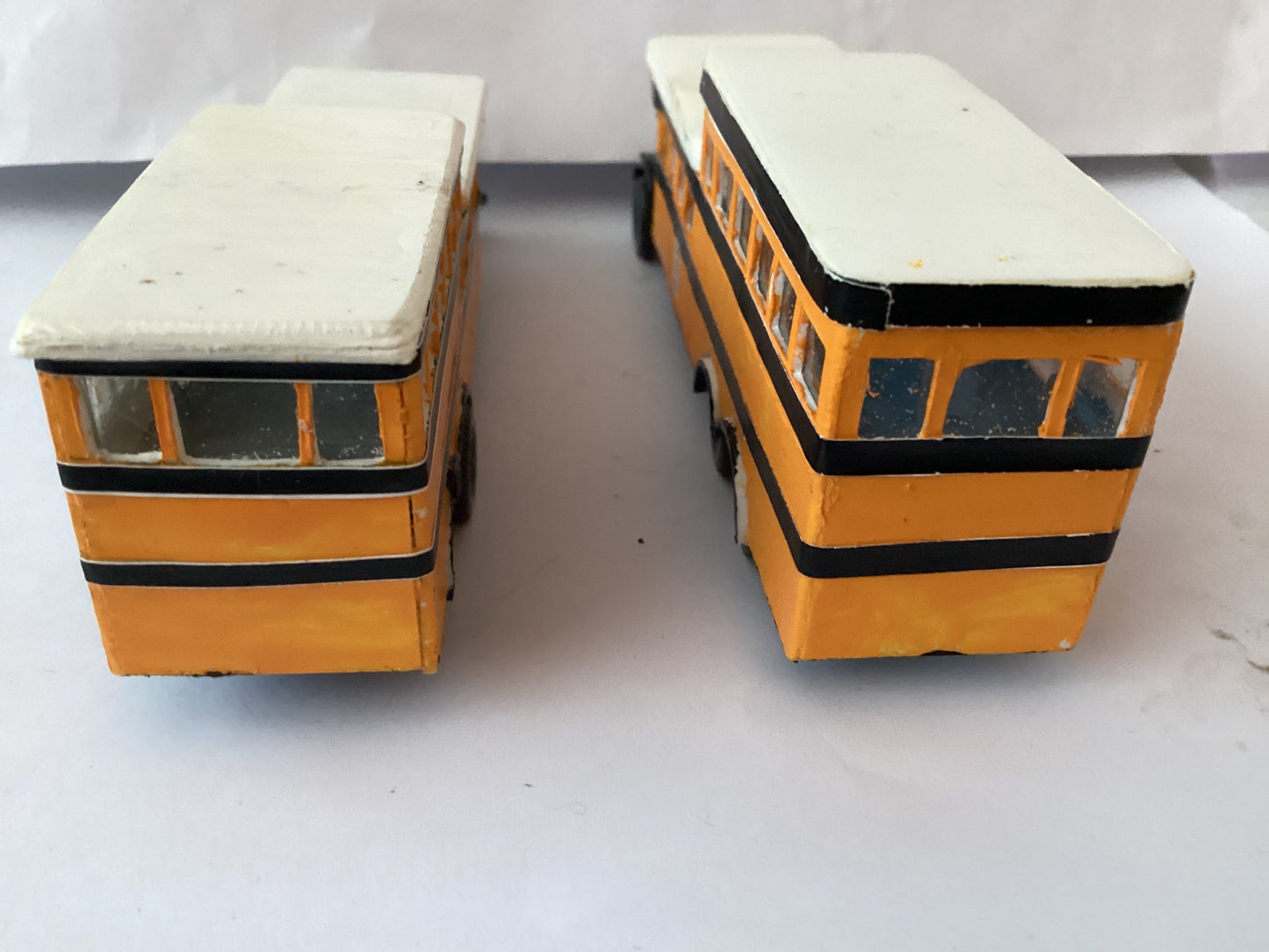 P2 X PLASTIC.KIT BUILT 1,87 SCALE (HO/OO Gauge) PLASTIC DOUBLE DECKER BUS
