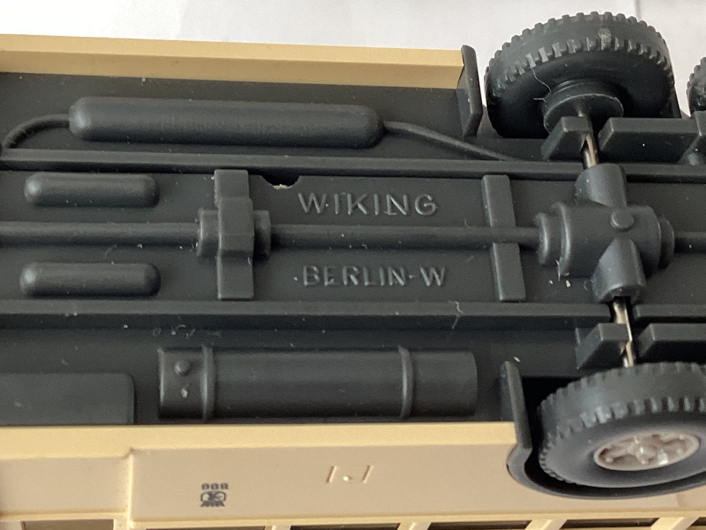 2 X WIKING 1.87 Scale (HO/OO Gauge) PLASTIC MERCEDES BERLIN DOUBLE DECKER BUS
