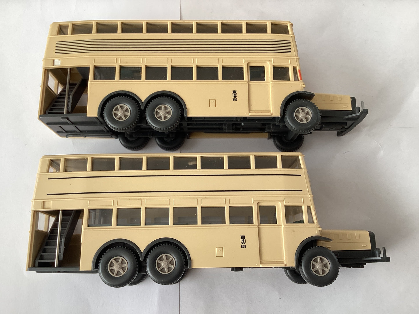 2 X WIKING 1.87 Scale (HO/OO Gauge) PLASTIC MERCEDES BERLIN DOUBLE DECKER BUS