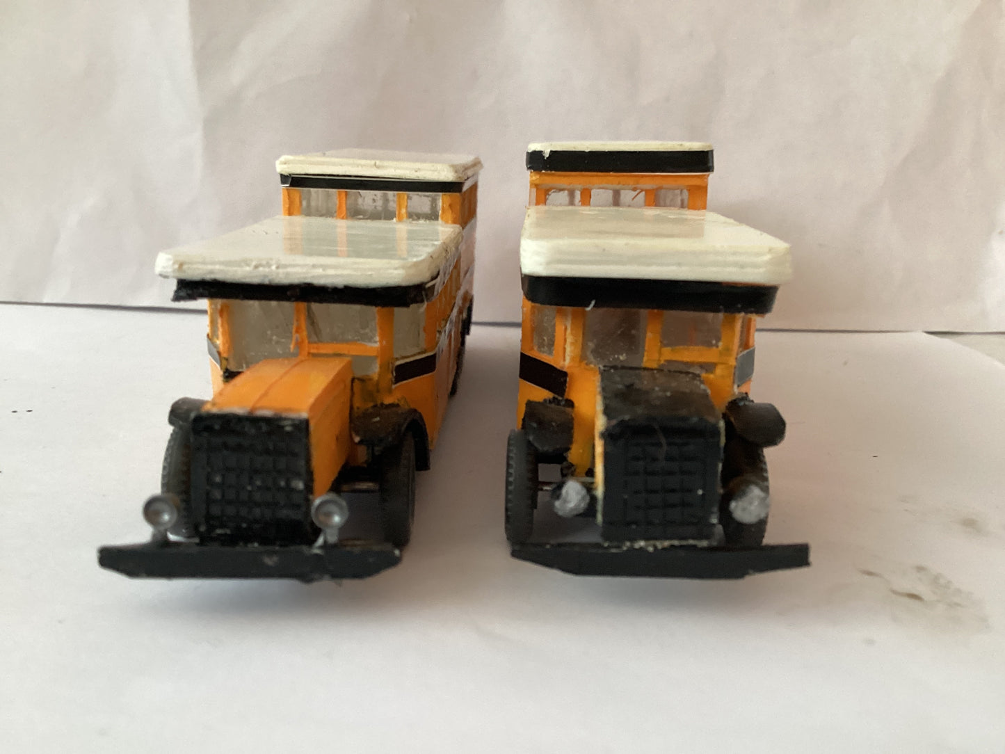P2 X PLASTIC.KIT BUILT 1,87 SCALE (HO/OO Gauge) PLASTIC DOUBLE DECKER BUS