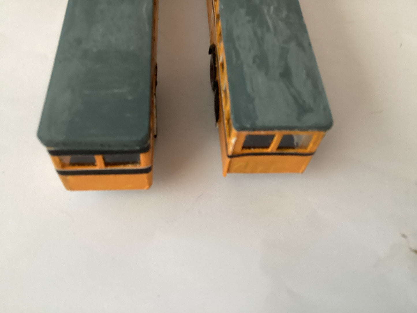 P2 X PLASTIC.KIT BUILT 1,87 SCALE (HO/OO Gauge) PLASTIC DOUBLE DECKER BUS