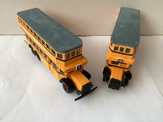 2 X PLASTIC.KIT BUILT 1,87 SCALE  (HO/OO Gauge) PLASTIC DOUBLE DECKER BUS