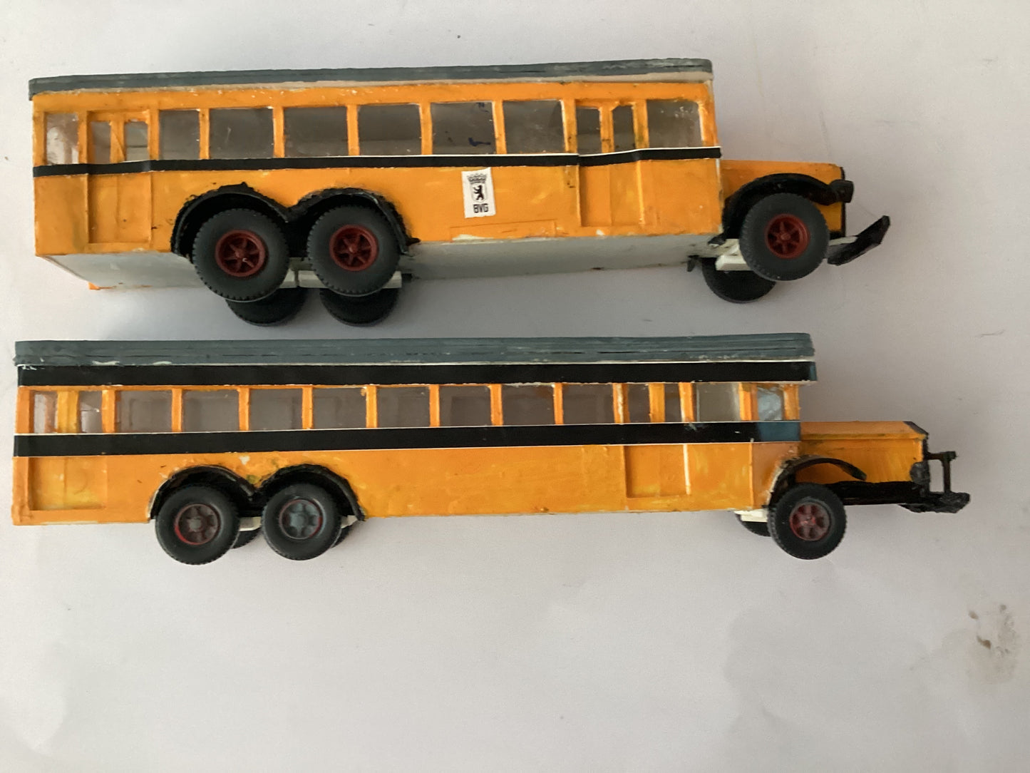 P2 X PLASTIC.KIT BUILT 1,87 SCALE (HO/OO Gauge) PLASTIC DOUBLE DECKER BUS