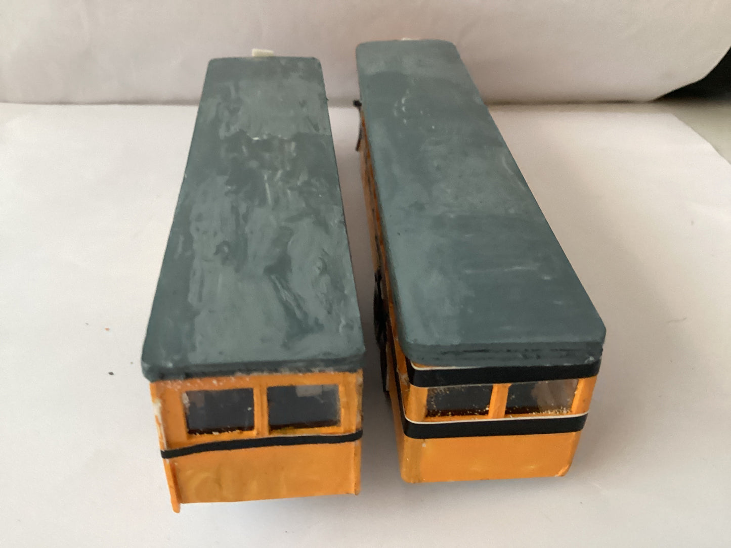 P2 X PLASTIC.KIT BUILT 1,87 SCALE (HO/OO Gauge) PLASTIC DOUBLE DECKER BUS