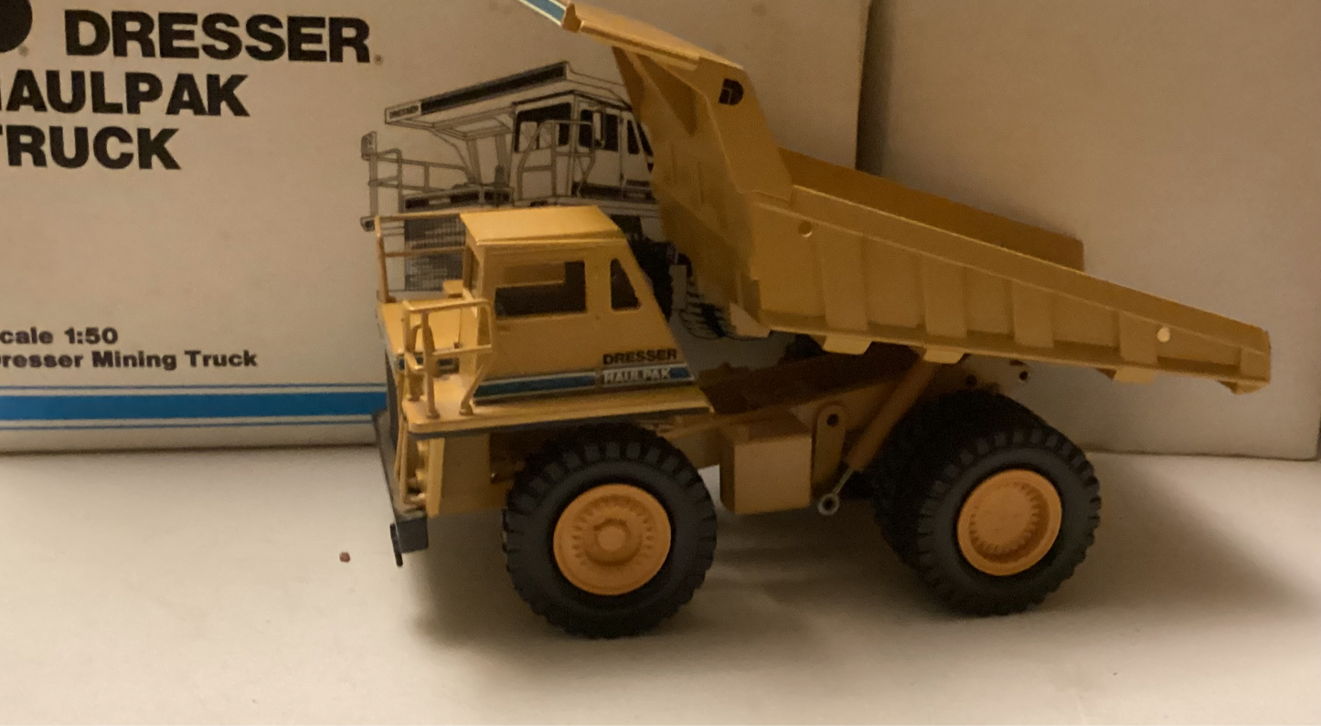 Conrad 1:50 scale Dresser  Haulpak Mining Rigid Dump-truck