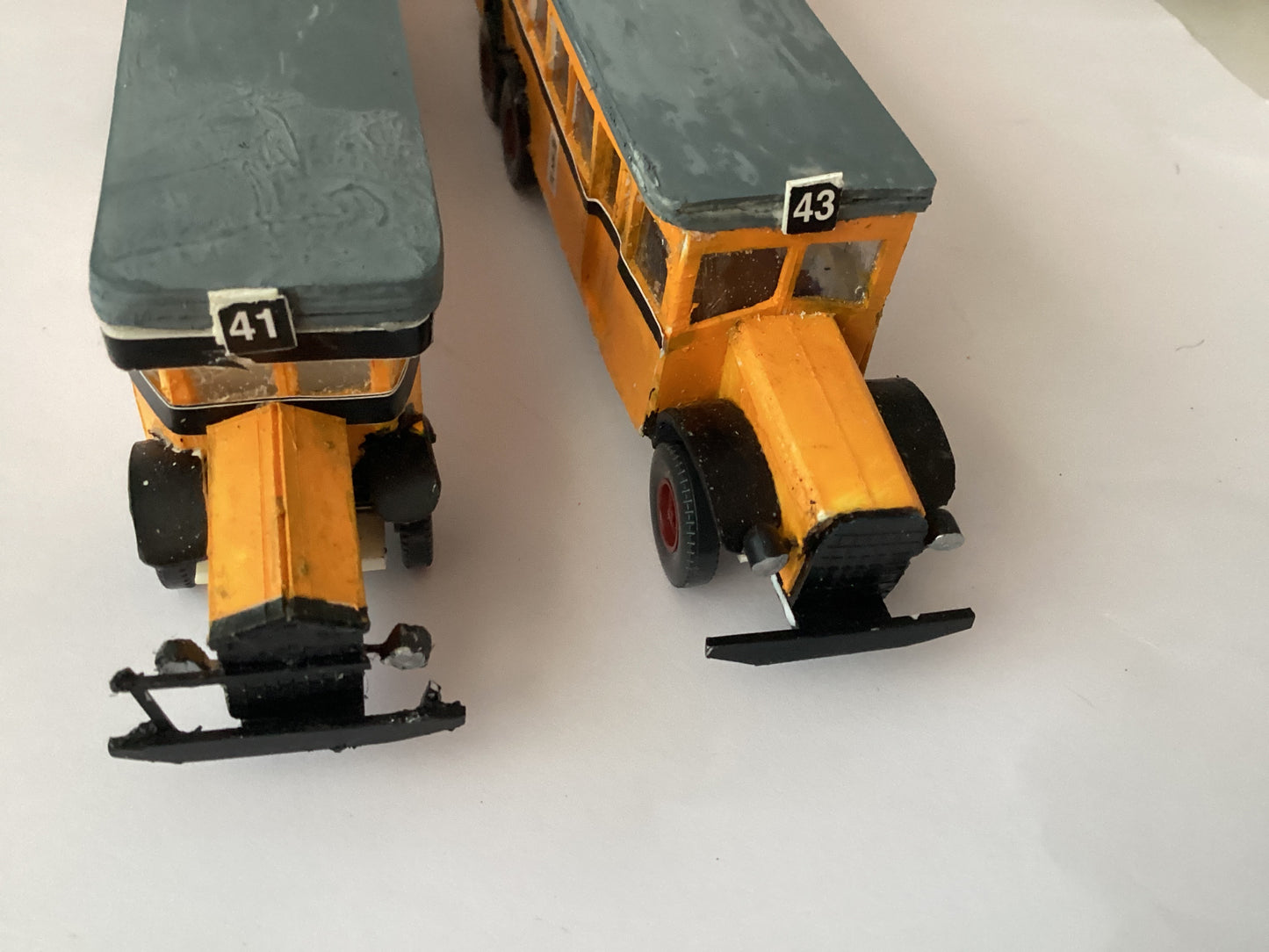 P2 X PLASTIC.KIT BUILT 1,87 SCALE (HO/OO Gauge) PLASTIC DOUBLE DECKER BUS