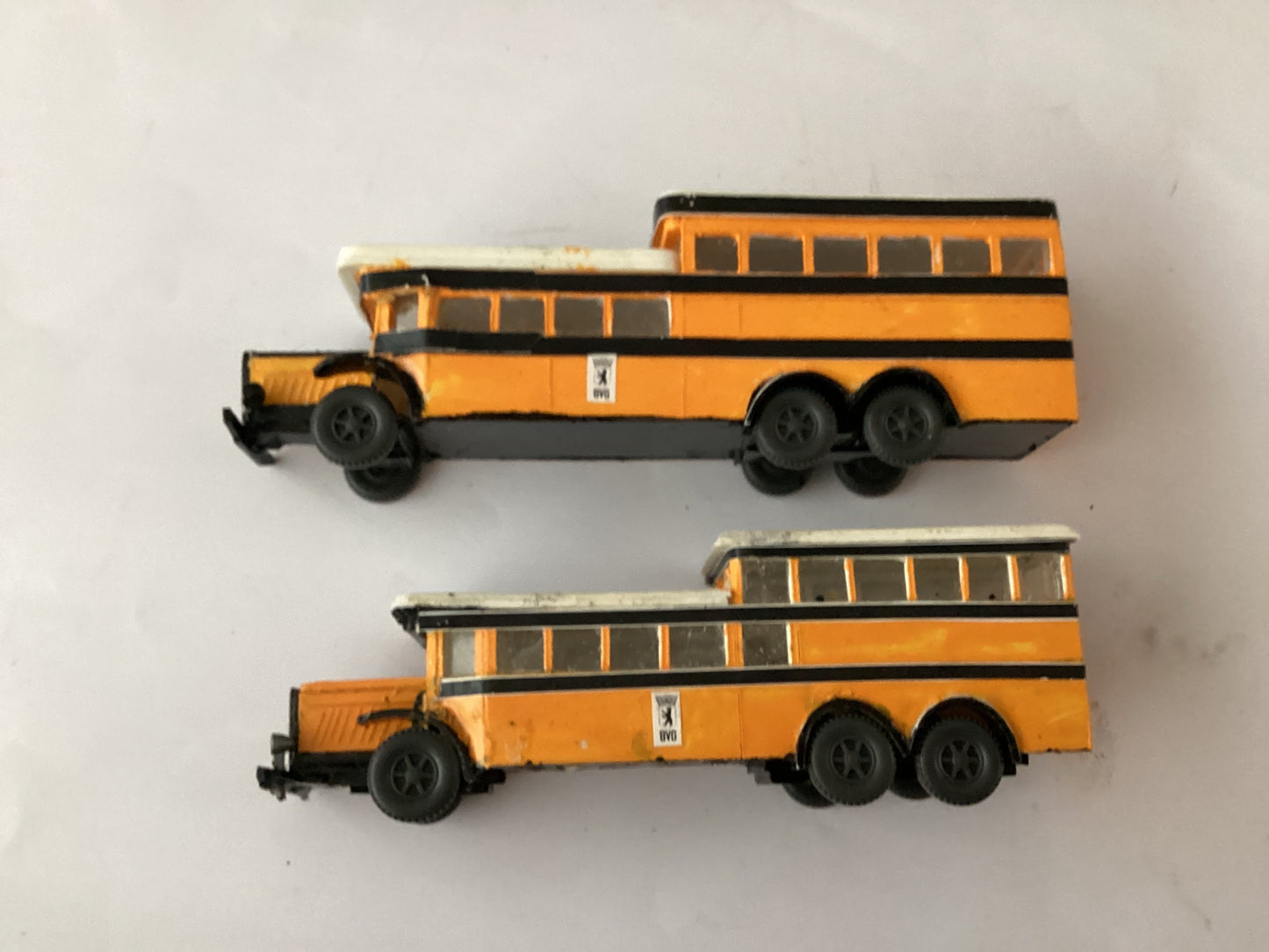 P2 X PLASTIC.KIT BUILT 1,87 SCALE (HO/OO Gauge) PLASTIC DOUBLE DECKER BUS