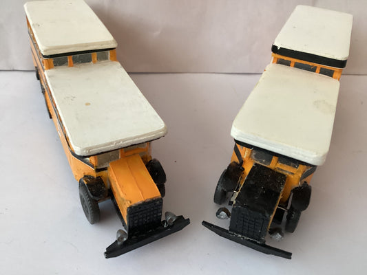 P2 X PLASTIC.KIT BUILT 1,87 SCALE  (HO/OO Gauge) PLASTIC DOUBLE DECKER BUS