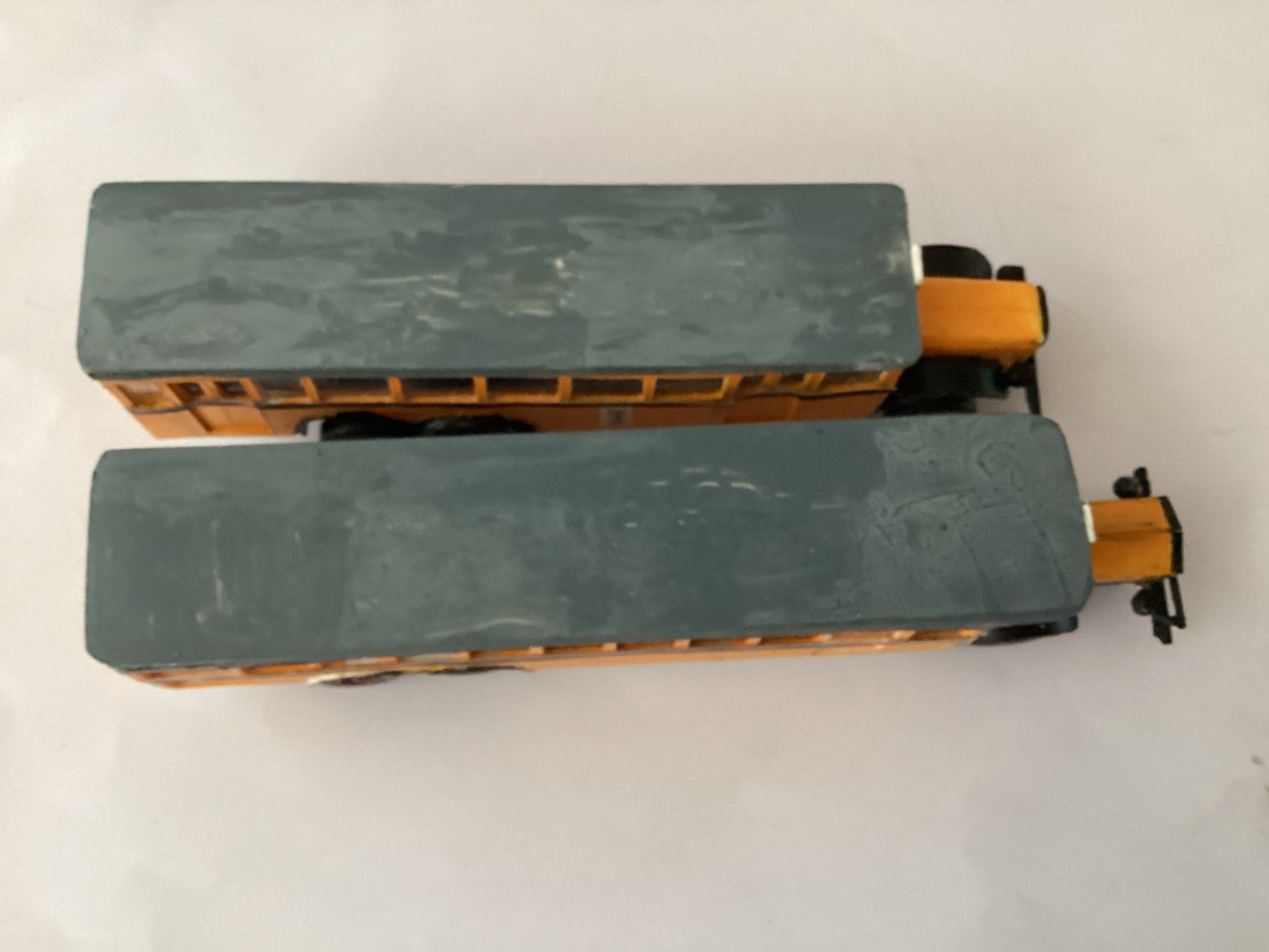 P2 X PLASTIC.KIT BUILT 1,87 SCALE (HO/OO Gauge) PLASTIC DOUBLE DECKER BUS