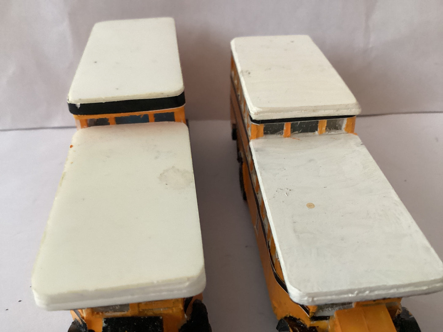 P2 X PLASTIC.KIT BUILT 1,87 SCALE (HO/OO Gauge) PLASTIC DOUBLE DECKER BUS