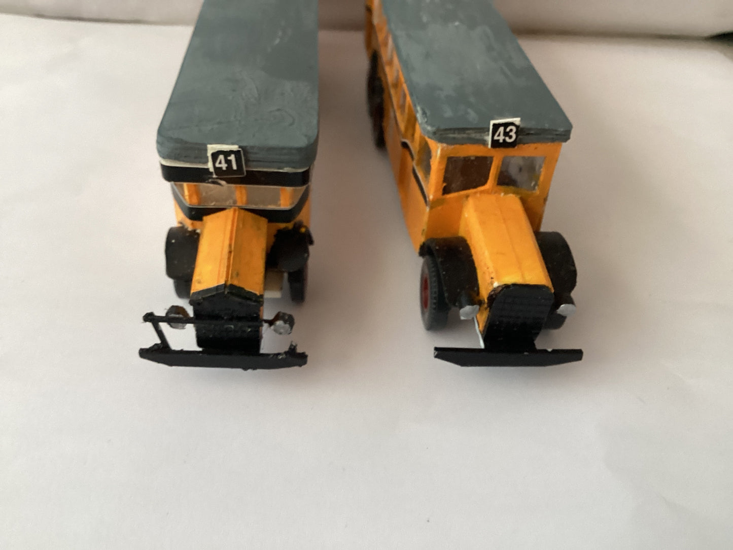 P2 X PLASTIC.KIT BUILT 1,87 SCALE (HO/OO Gauge) PLASTIC DOUBLE DECKER BUS