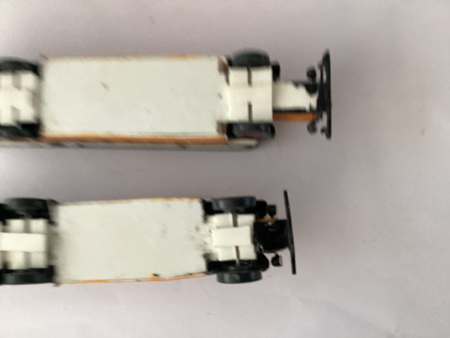 P2 X PLASTIC.KIT BUILT 1,87 SCALE (HO/OO Gauge) PLASTIC DOUBLE DECKER BUS