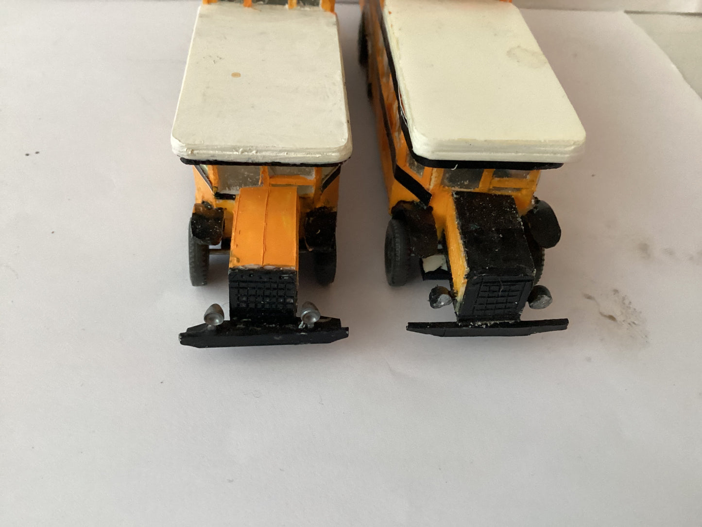 P2 X PLASTIC.KIT BUILT 1,87 SCALE (HO/OO Gauge) PLASTIC DOUBLE DECKER BUS