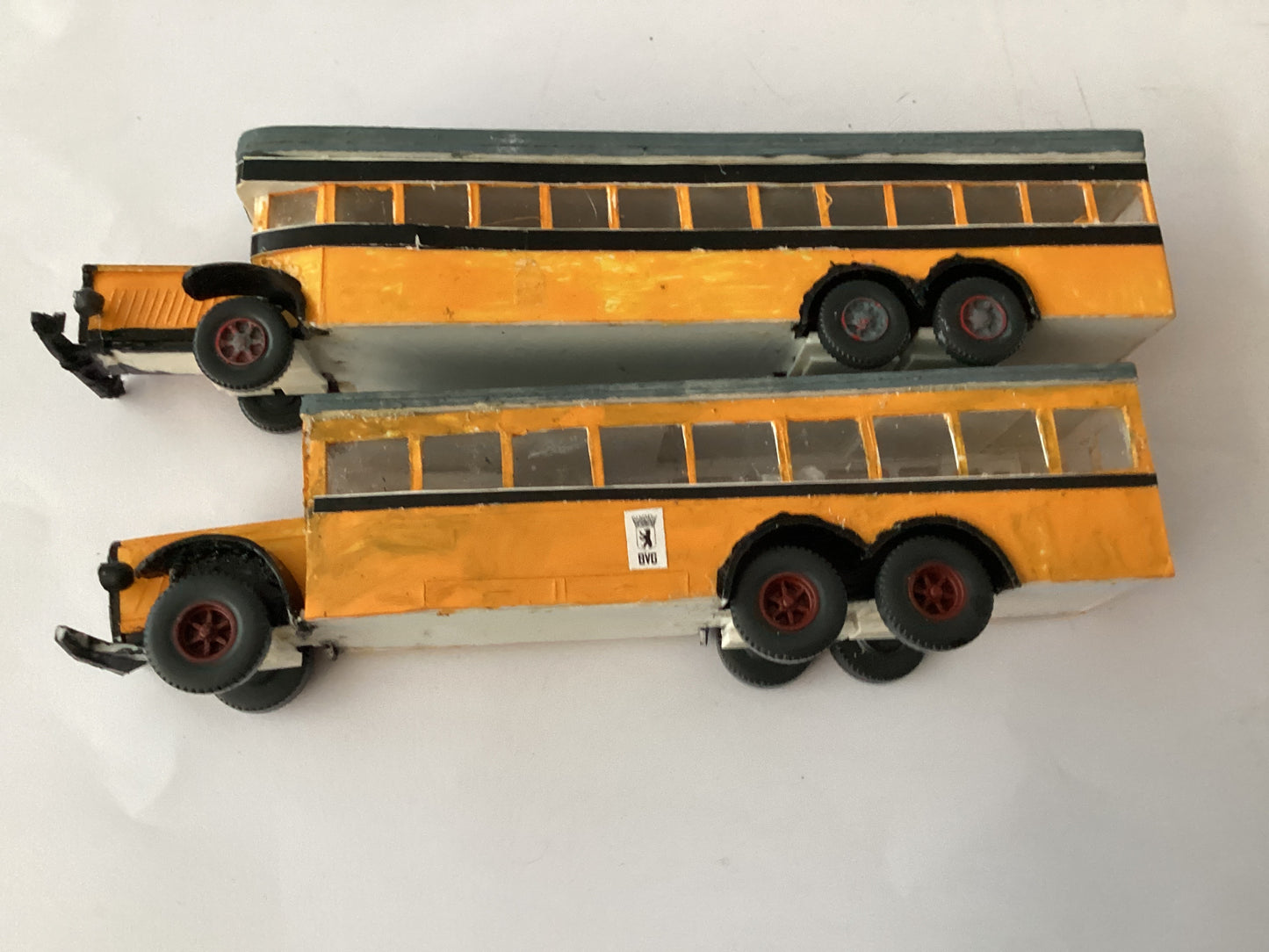 P2 X PLASTIC.KIT BUILT 1,87 SCALE (HO/OO Gauge) PLASTIC DOUBLE DECKER BUS