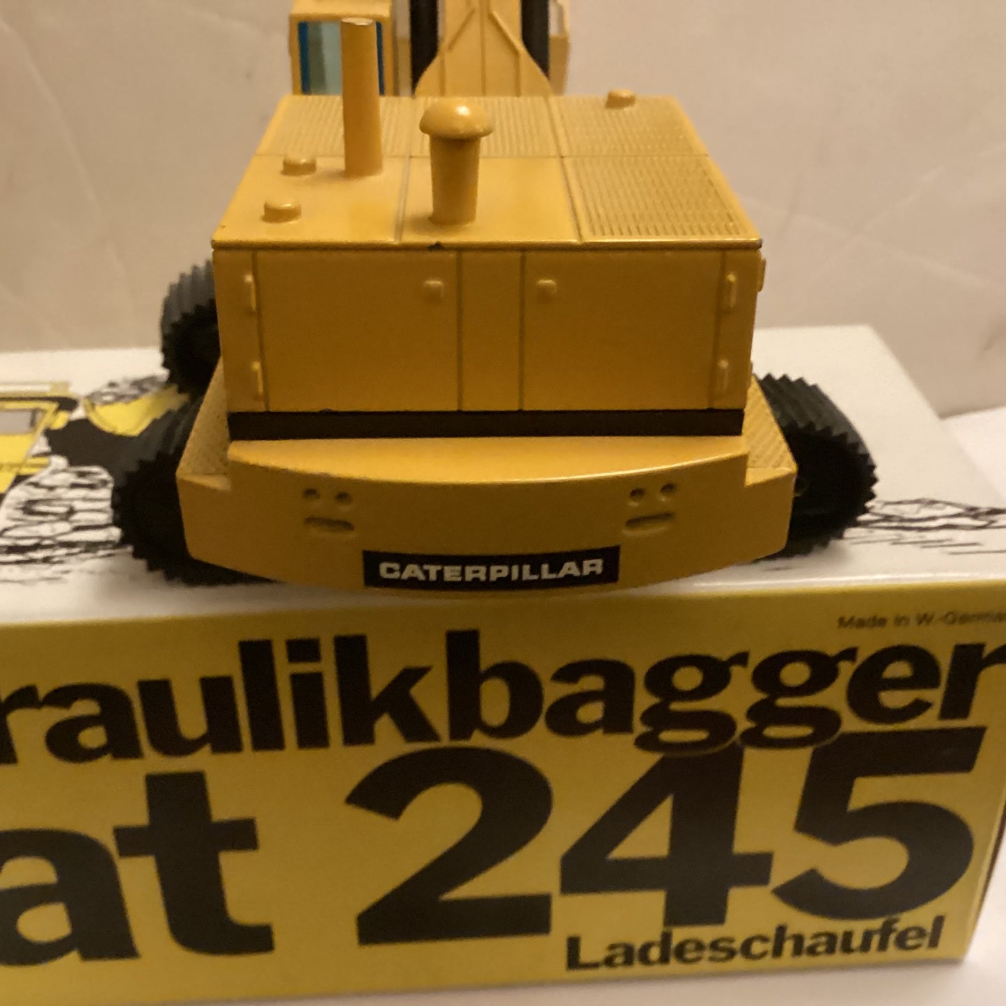 NZG NO 177 CAT 245 HYDRAULIC 360 FACE SHOVEL 1;50 Scale