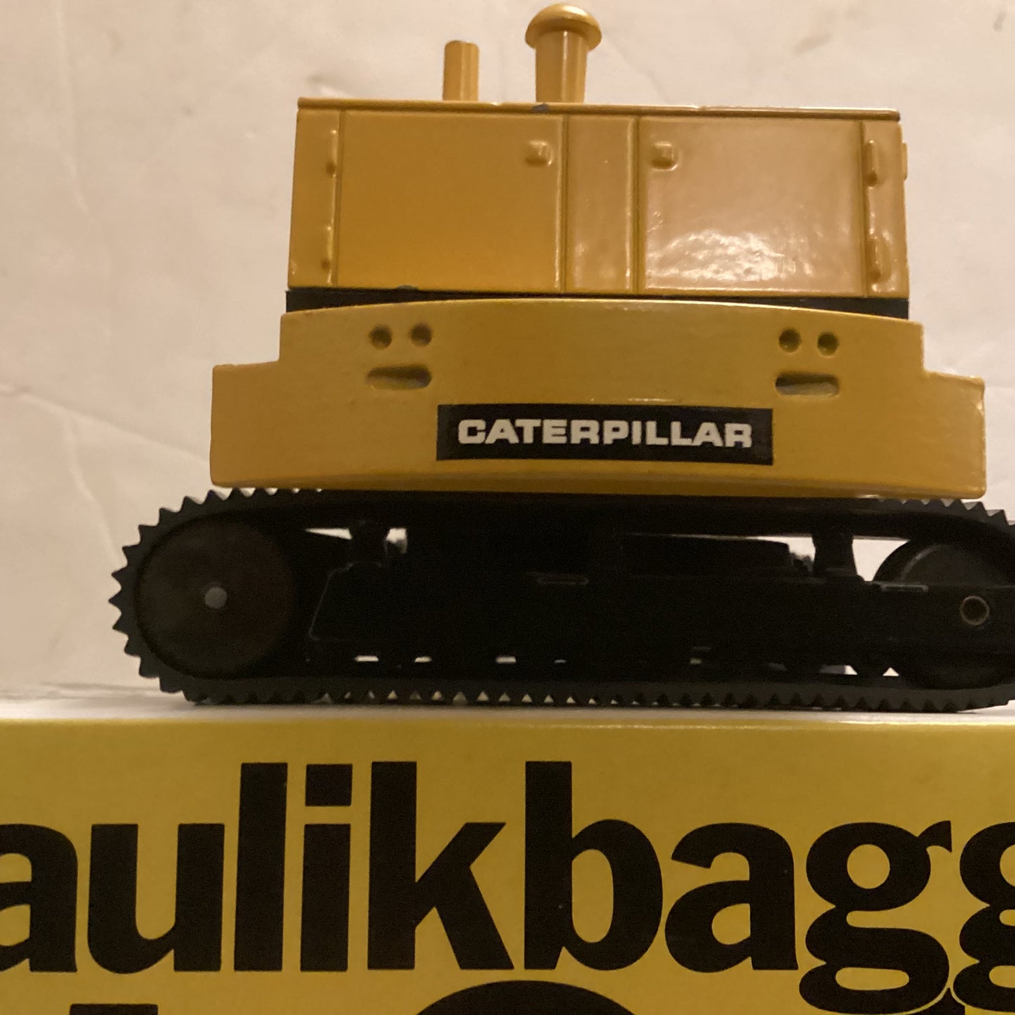 NZG NO 177 CAT 245 HYDRAULIC 360 FACE SHOVEL 1;50 Scale