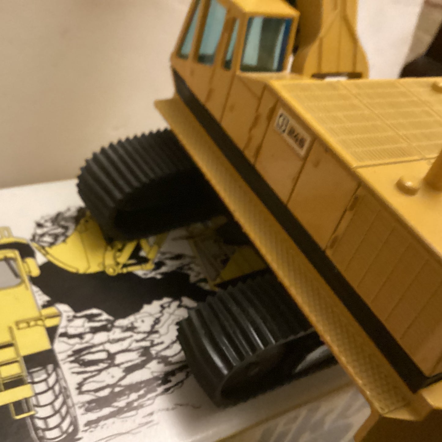 NZG NO 177 CAT 245 HYDRAULIC 360 FACE SHOVEL 1;50 Scale