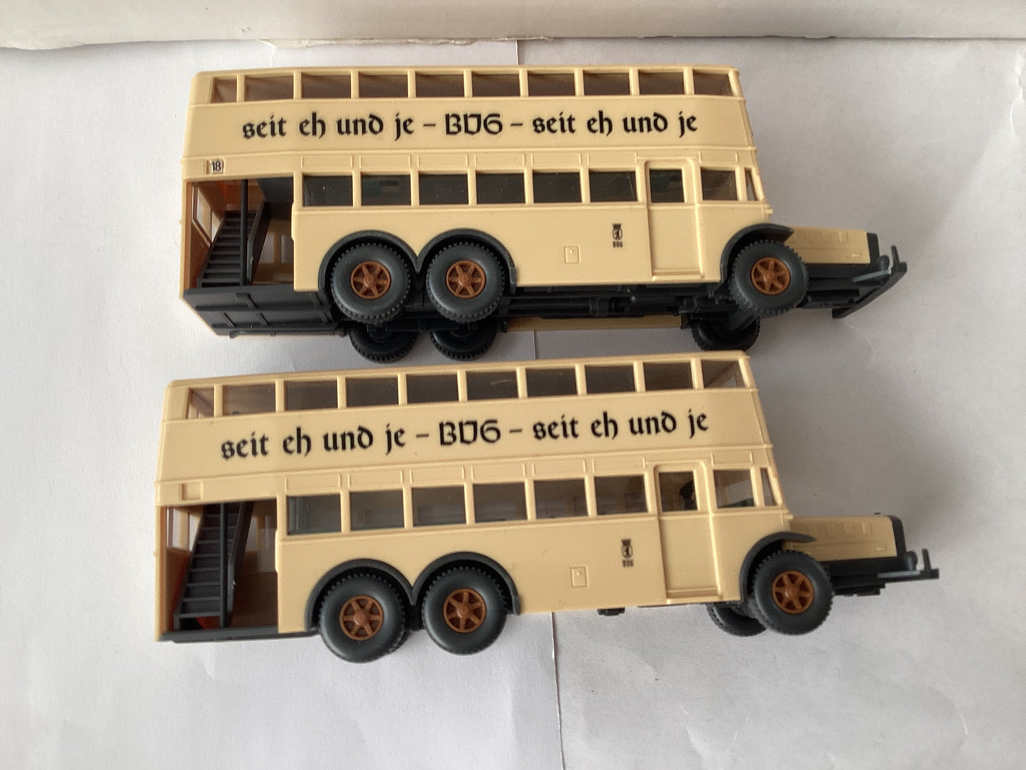 2 X WIKING 1.87 Scale (HO/OO Gauge) PLASTIC MERCEDES BERLIN DOUBLE DECKER BUS