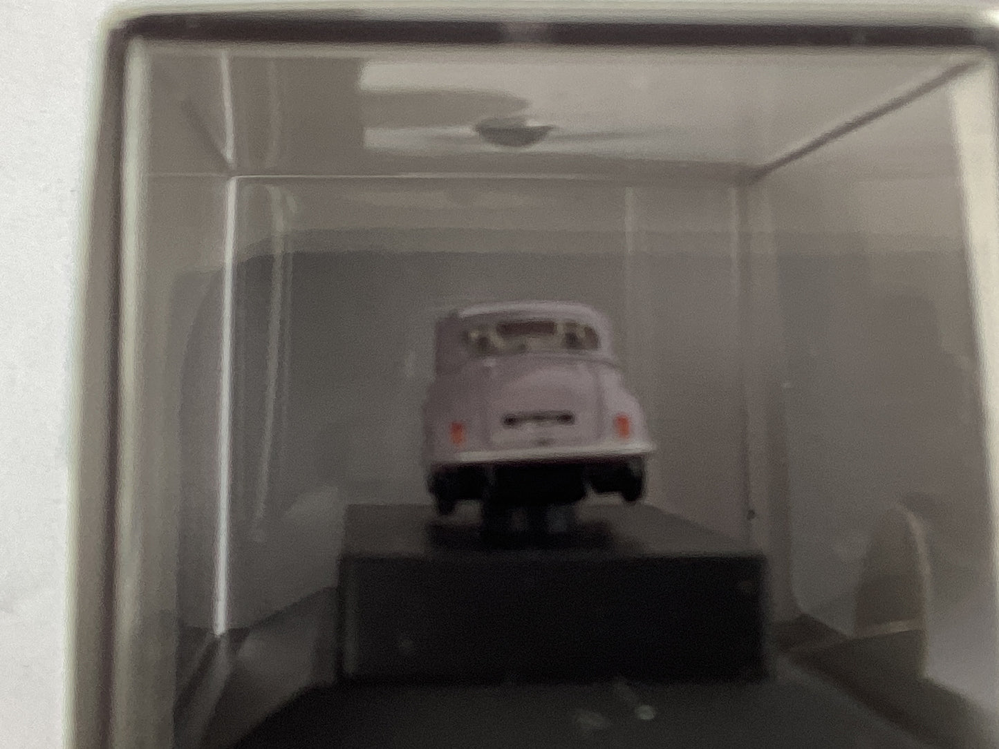 Oxford diecast N GAUGE CODE NMOS001  = MORRIS MINOR SALOON