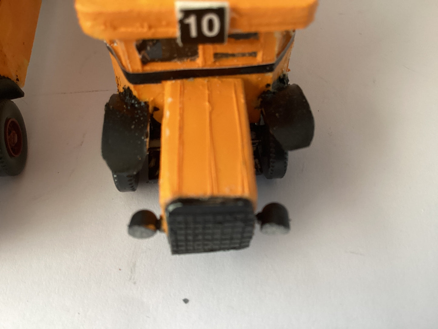 2 X PLASTIC.KIT BUILT 1,87 SCALE  (HO/OO Gauge) PLASTIC DOUBLE DECKER BUS