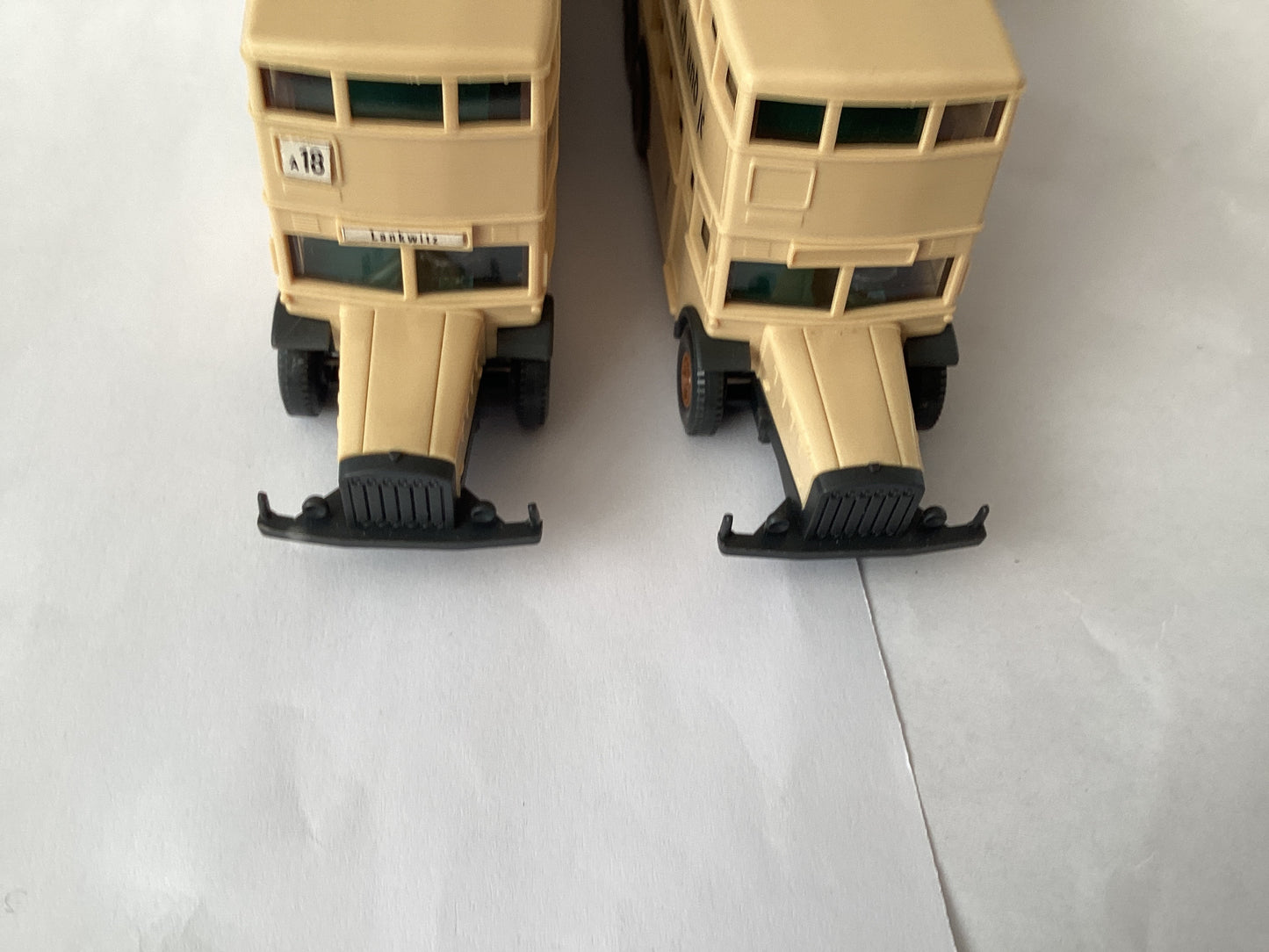 2 X WIKING 1.87 Scale (HO/OO Gauge) PLASTIC MERCEDES BERLIN DOUBLE DECKER BUS