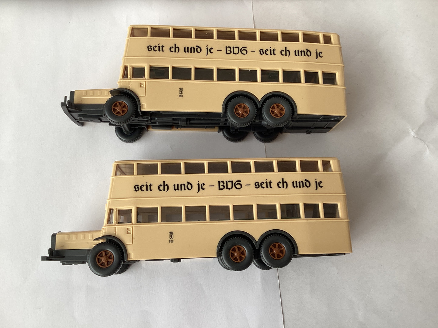 2 X WIKING 1.87 Scale (HO/OO Gauge) PLASTIC MERCEDES BERLIN DOUBLE DECKER BUS
