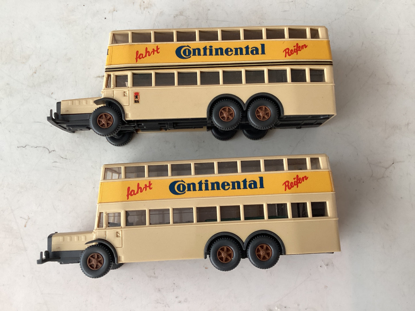 2 X WIKING 1.87 Scale (HO/OO Gauge) PLASTIC MERCEDES BERLIN DOUBLE DECKER BUS