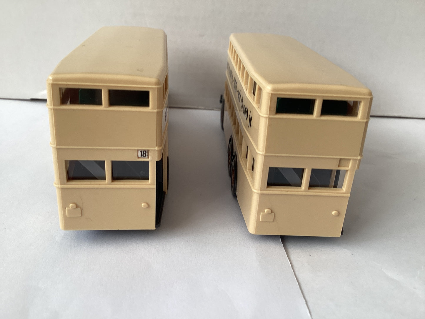 2 X WIKING 1.87 Scale (HO/OO Gauge) PLASTIC MERCEDES BERLIN DOUBLE DECKER BUS
