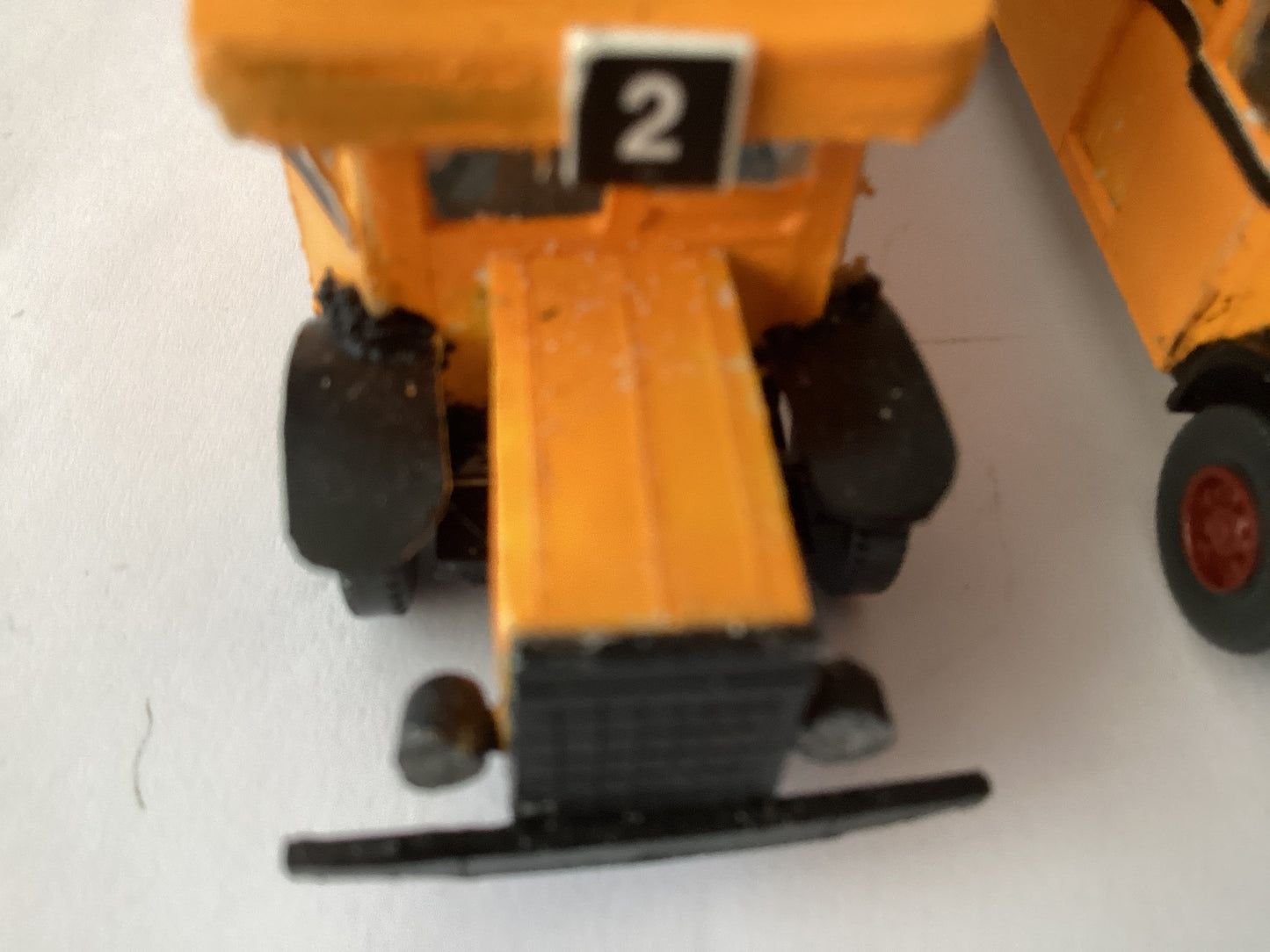 2 X PLASTIC.KIT BUILT 1,87 SCALE  (HO/OO Gauge) PLASTIC DOUBLE DECKER BUS