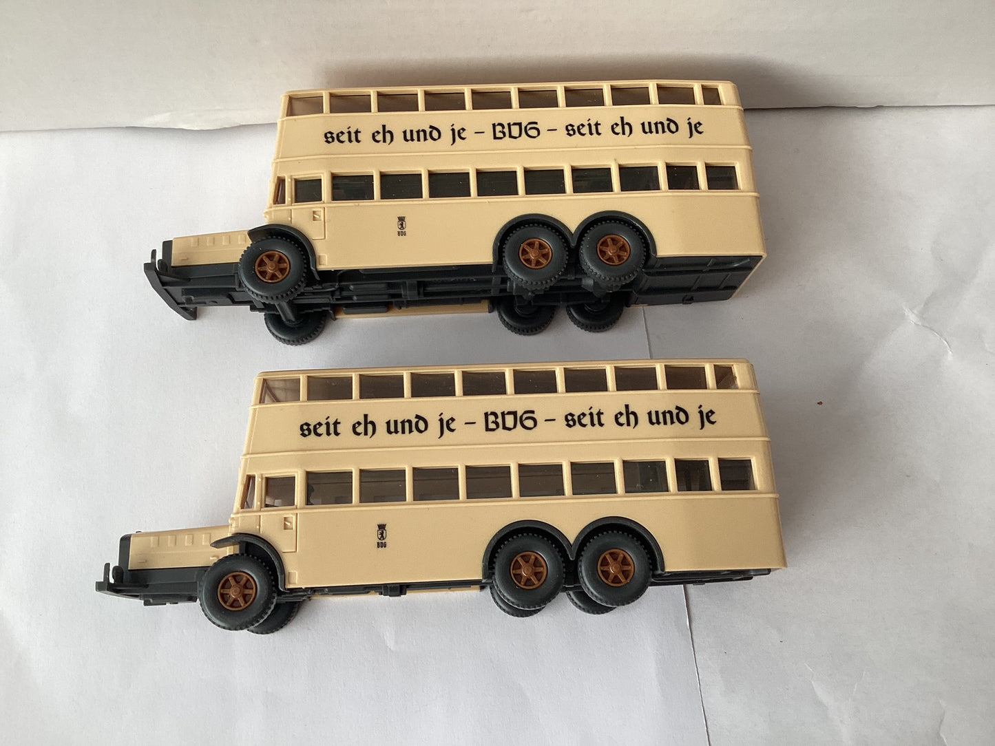 2 X WIKING 1.87 Scale (HO/OO Gauge) PLASTIC MERCEDES BERLIN DOUBLE DECKER BUS