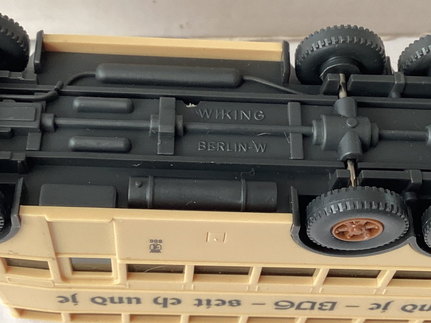 2 X WIKING 1.87 Scale (HO/OO Gauge) PLASTIC MERCEDES BERLIN DOUBLE DECKER BUS