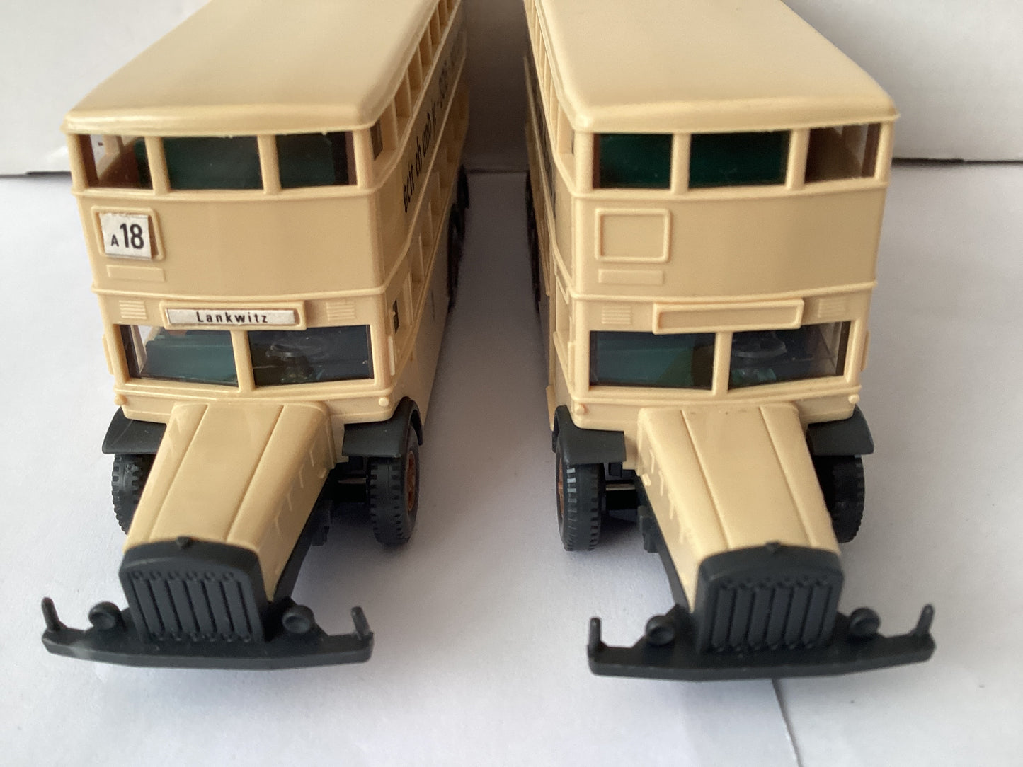 2 X WIKING 1.87 Scale (HO/OO Gauge) PLASTIC MERCEDES BERLIN DOUBLE DECKER BUS