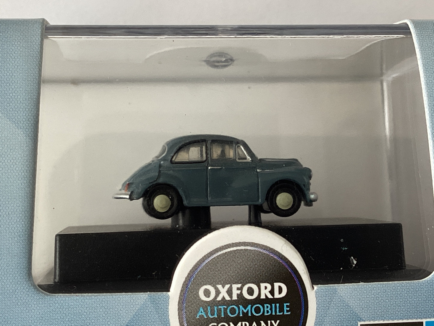 Oxford diecast N GAUGE CODE NMOS006 = MORRIS MINOR SALOON