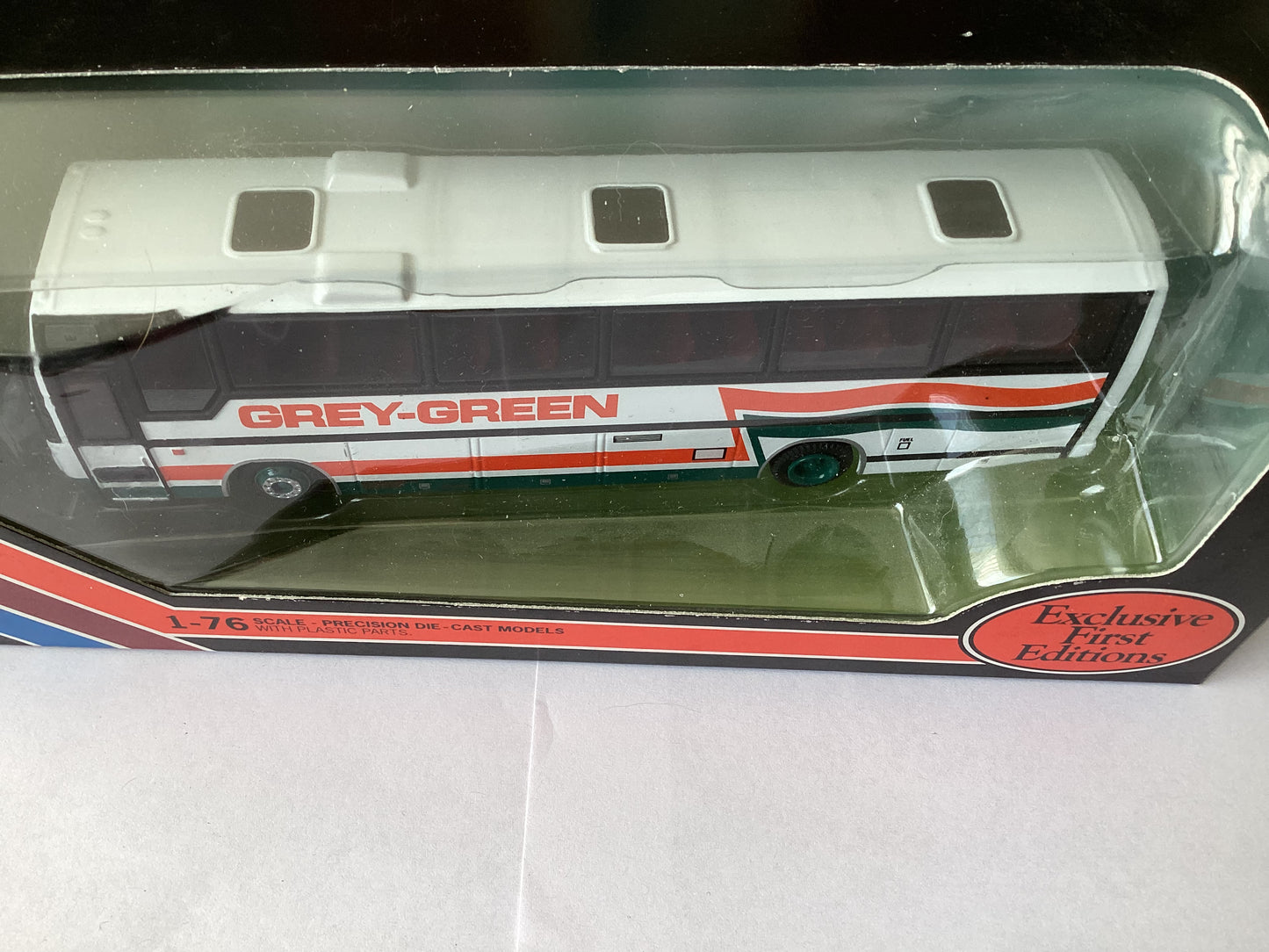 EFE 26602 PLAXTON PARAMOUNT 3500;GREY GREEN COACH