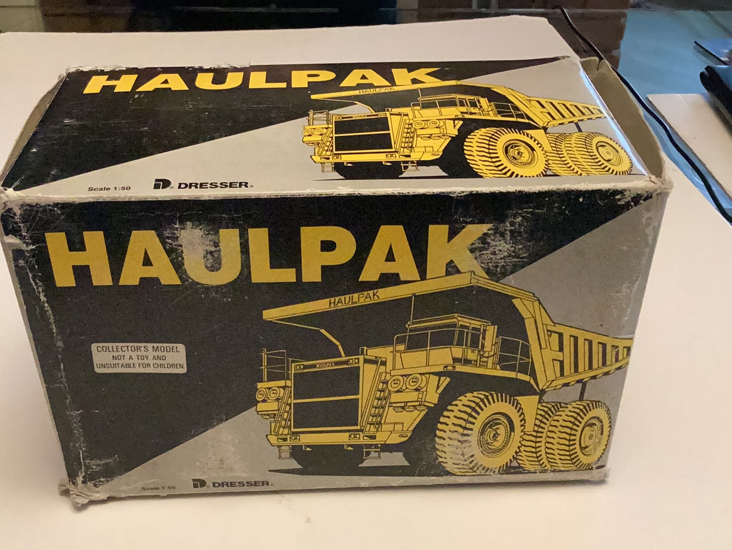 Conrad 1:50 scale Komatsu Haulpak Mining Rigid Dump-truck