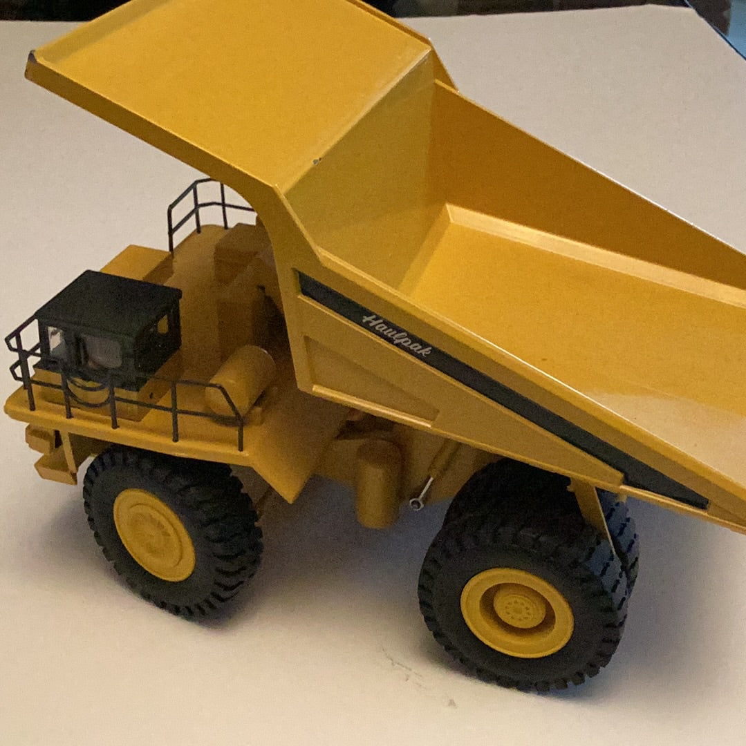 Conrad 1:50 scale Komatsu Haulpak Mining Rigid Dump-truck